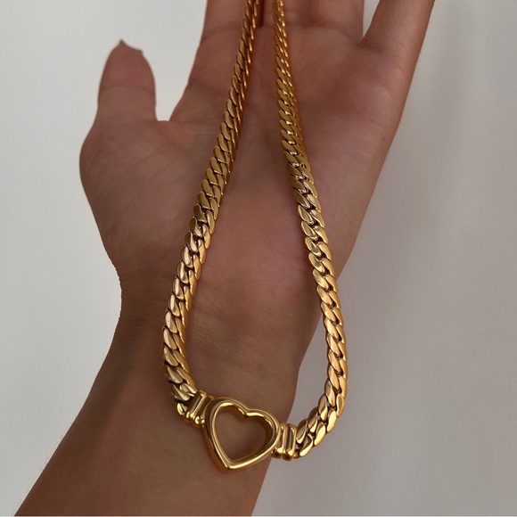 ๐112๐ 18k 'Solid Love' Heart Chain Necklace - Picture 12 of 16